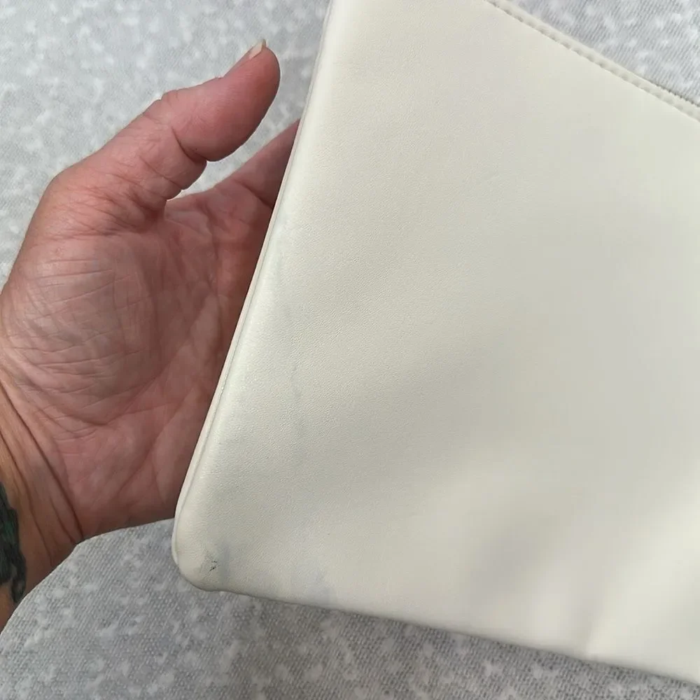 MARC JACOBS Daisy White Leather Makeup Cosmetic Pouch Travel Bag